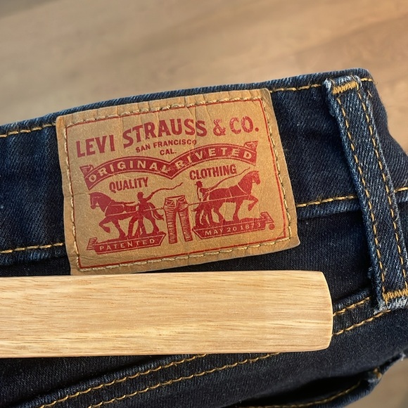 Levi’s High Rise Skinny - Picture 4 of 5